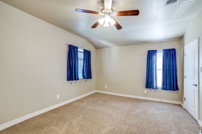 Building Photo - Now Available! Beautiful Stillwater Home with Downstairs Guest Suite