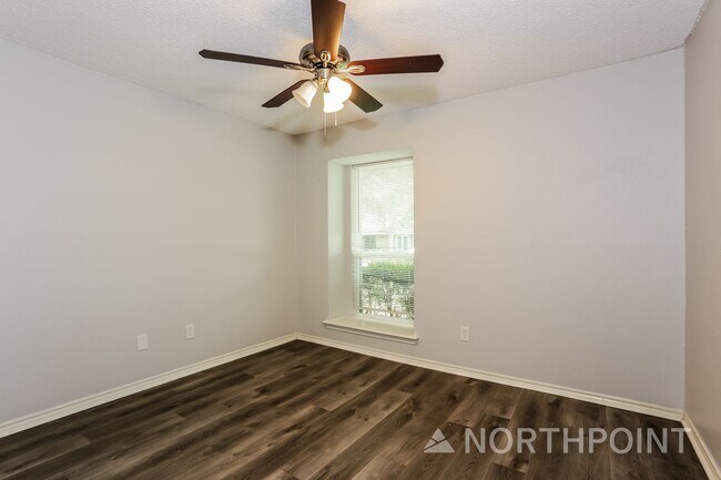 Building Photo - 3 BR/2BA | Newly Renovated Single Family Home |  Gated backyard!
