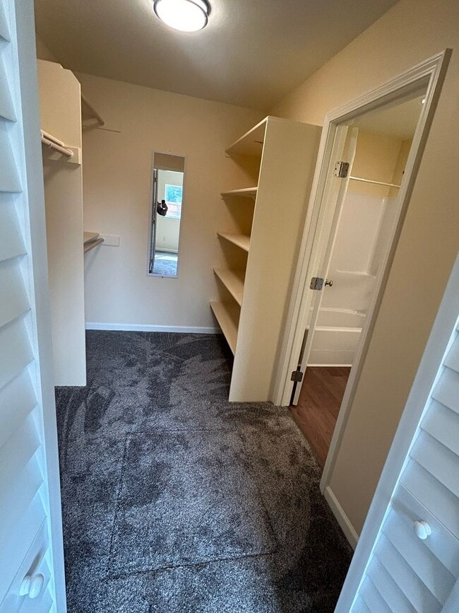 Building Photo - Beautiful 3 bed, 2 bath Hamilton home