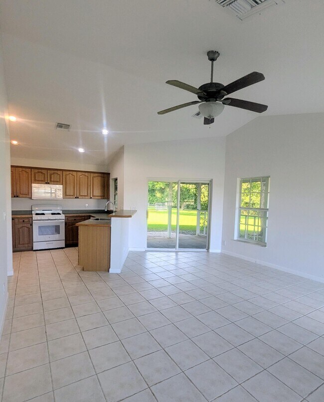 Building Photo - 819 Cindy Cir Ln