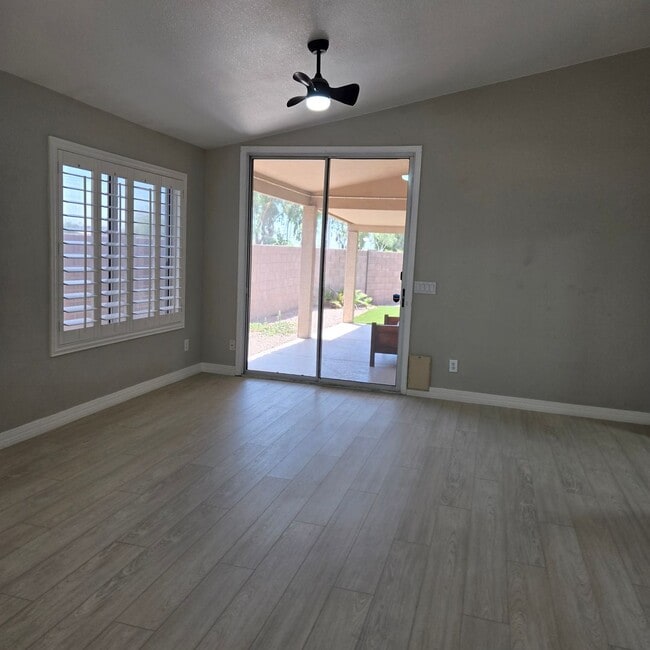 Building Photo - 2 Bedroom 2 Bath in Coyote Lakes