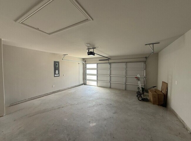 Building Photo - 701 Trinity Pk Trl