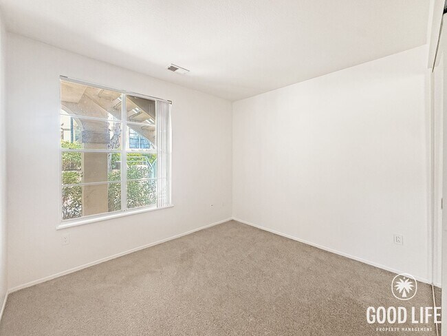 Building Photo - Upgraded 2B/2BA With AC, Washer/Dryer, & Private Patio!