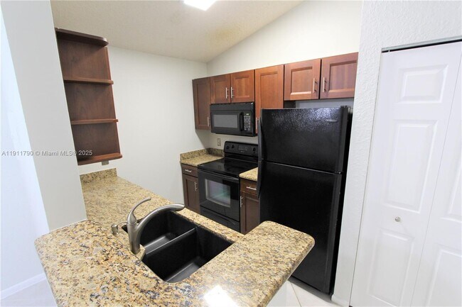 Building Photo - 2881 N Oakland Forest Dr