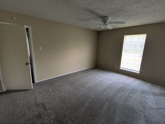 Building Photo - 4329 Segura Ct S