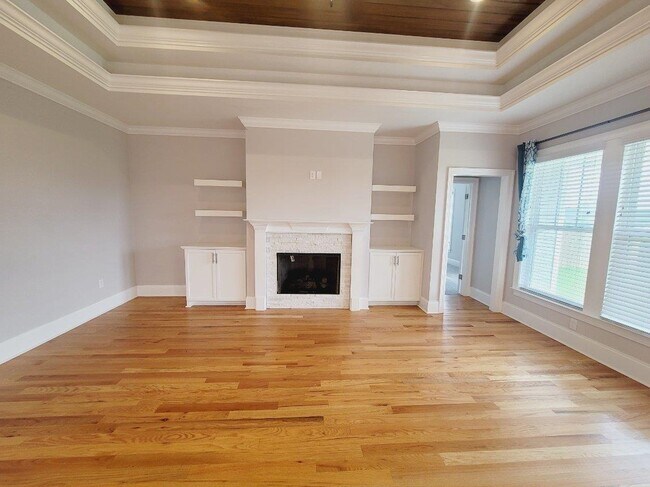 Building Photo - 2385 Sweet Valley Hts