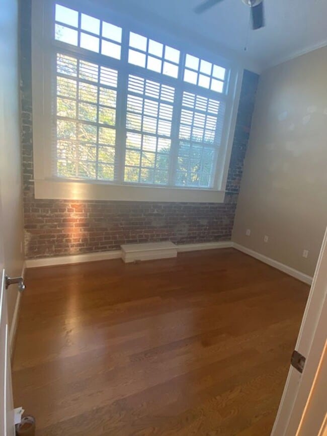 Building Photo - Charming 2-bedroom Condo- Old Shandon