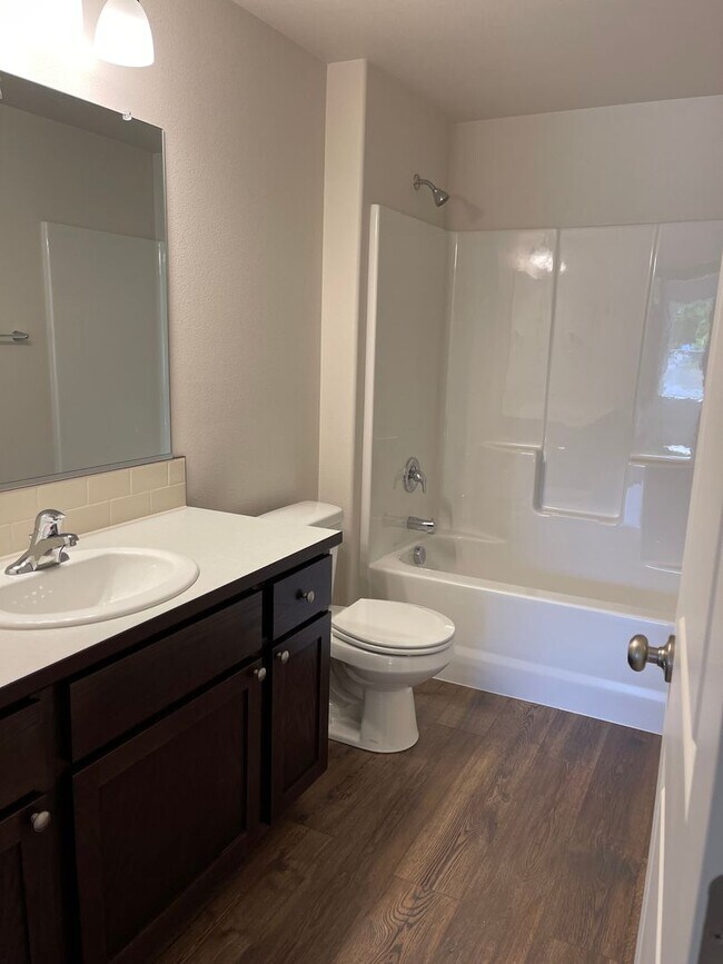 Building Photo - Brand New River Road area home