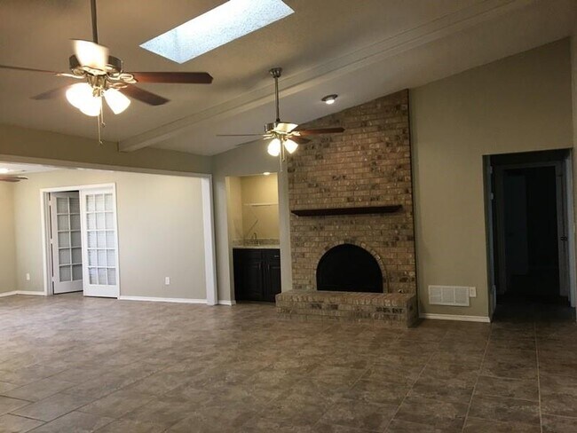 Building Photo - 3113 Kensington Dr