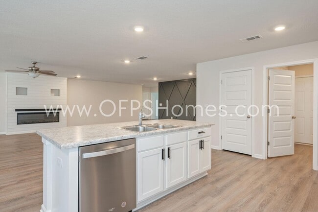 Building Photo - 6705 Sarah Ann Way