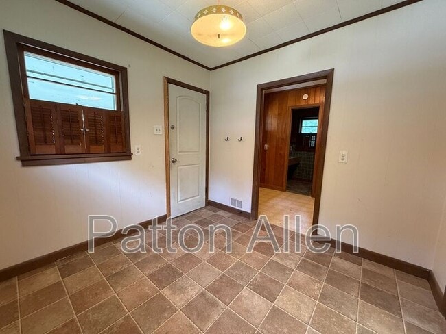 Building Photo - 110 Locust Ct