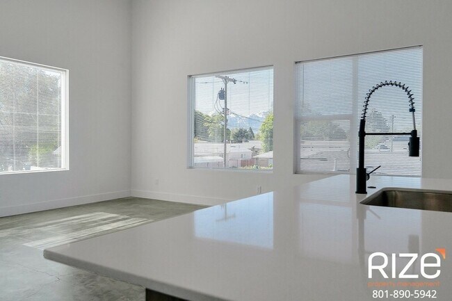 Building Photo - 3359 S 900 E