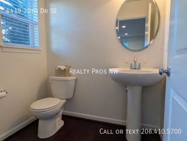 Building Photo - 4419 30th Dr SE