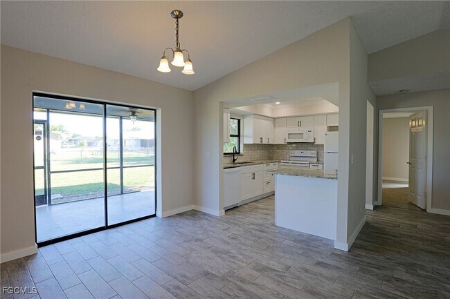 Building Photo - 629 SW Santa Barbara Pl