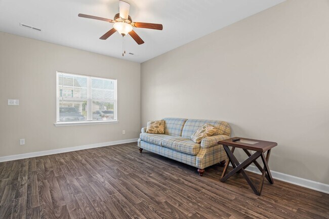 Building Photo - Marshall Farms Townhome Near Piney Green