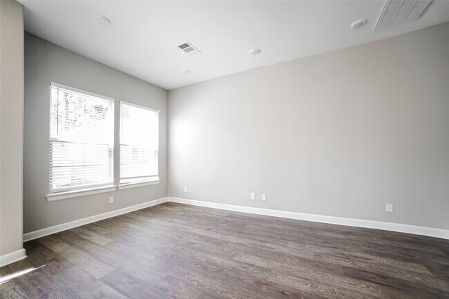 Building Photo - 5110 Royal Heath Dr