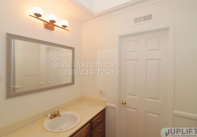 Building Photo - 4 Bed 3 Bath House in Spring Valley w/ Washer + Dryer and 2-Car Garage