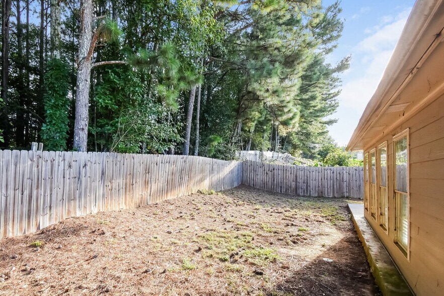 Building Photo - 990 Lendl Ln