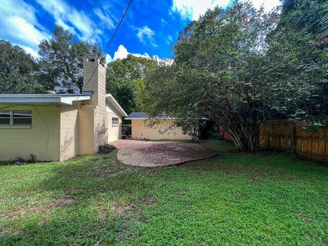 Building Photo - 3920 SW 21st St