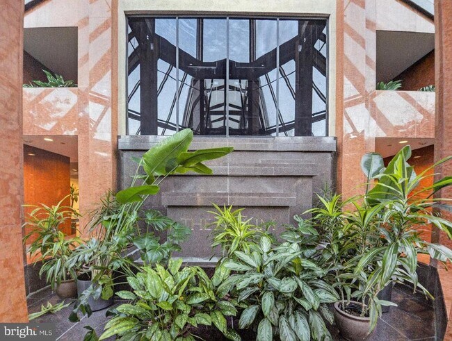 Building Photo - 1530 Key Blvd