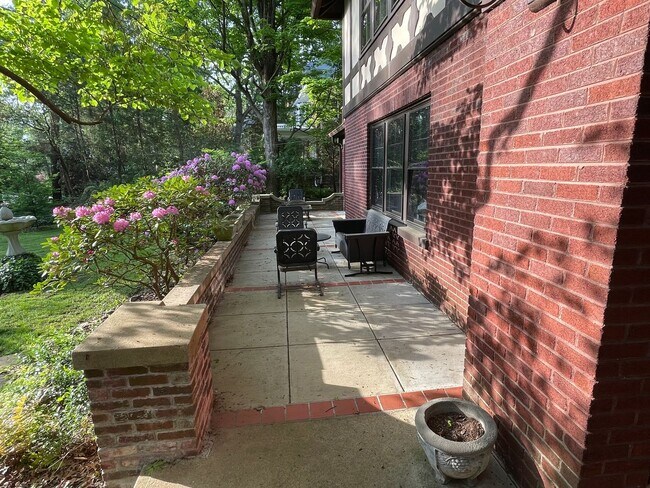 Building Photo - Historic Montford - Large Mock Tudor Home for Rent