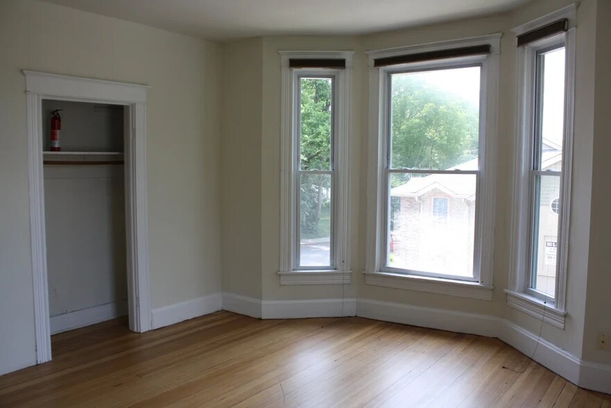 Building Photo - 503 E Smith Ave