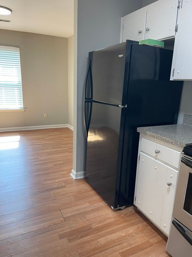 Building Photo - 3 bedroom 2 bath Hermitage duplex