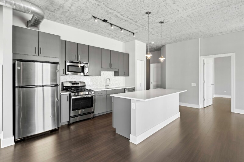 Building Photo - 877 S Clark St