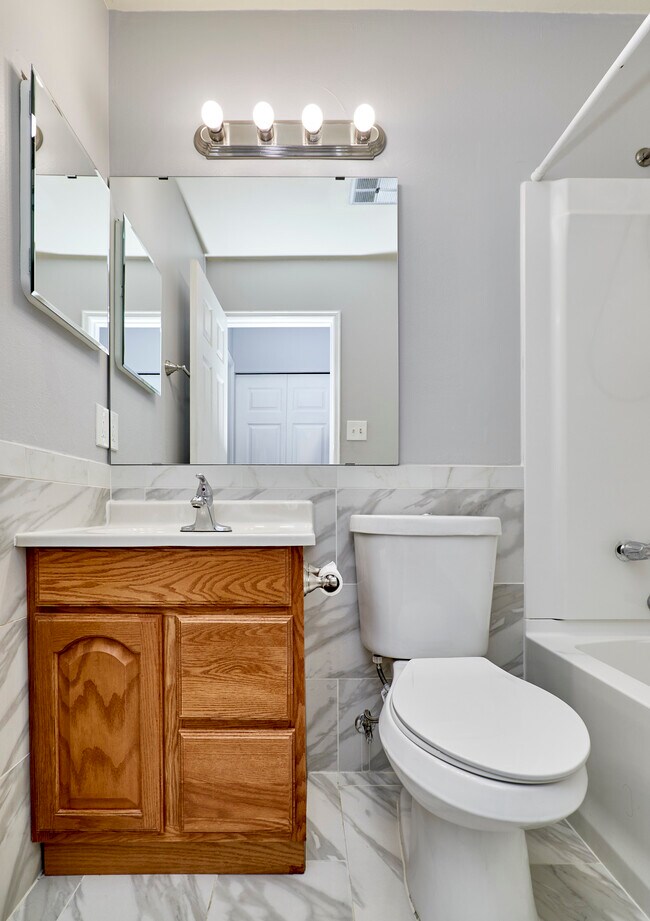 Building Photo - 15481 Duxbury Way