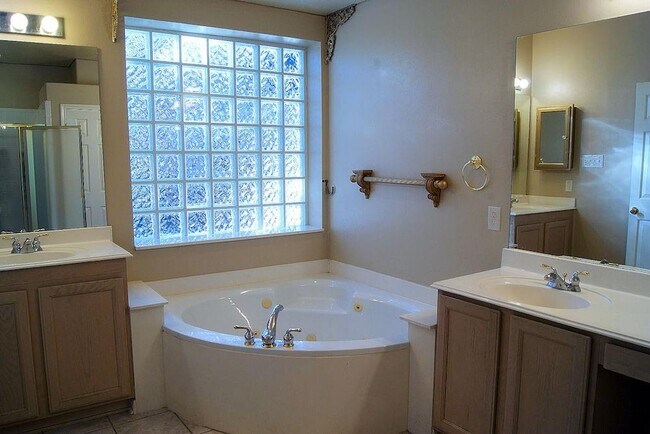 Building Photo - 3106 Scarlet Oak Cove