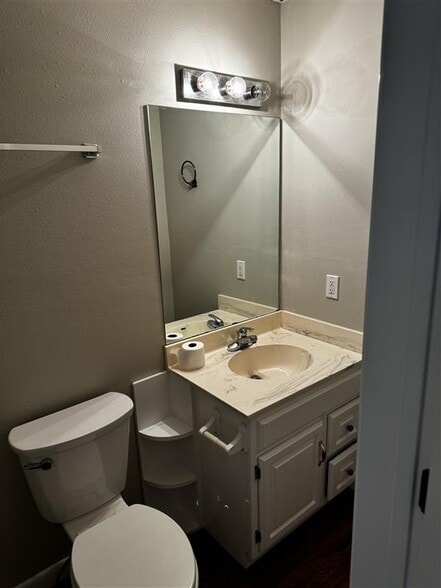 Building Photo - 207 SW 7th St