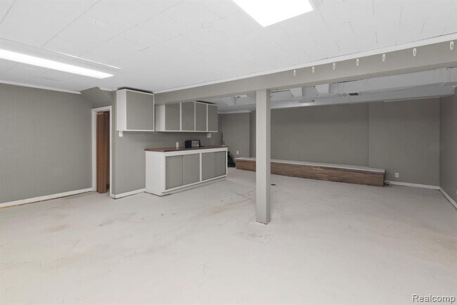 Building Photo - 16940 W 13 Mile Rd