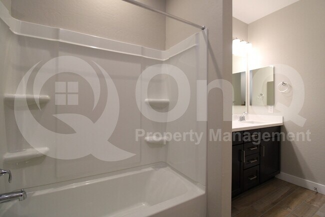 Building Photo - 5716 S Romano