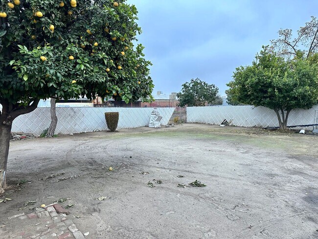 Building Photo - 1220 Academy Ave