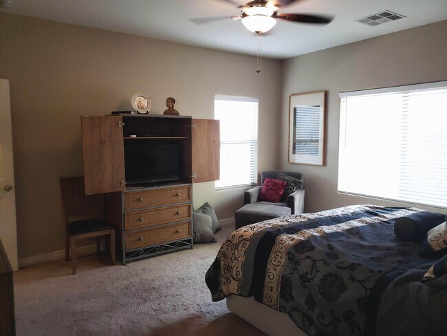 Building Photo - 208 E Caribbean Dr