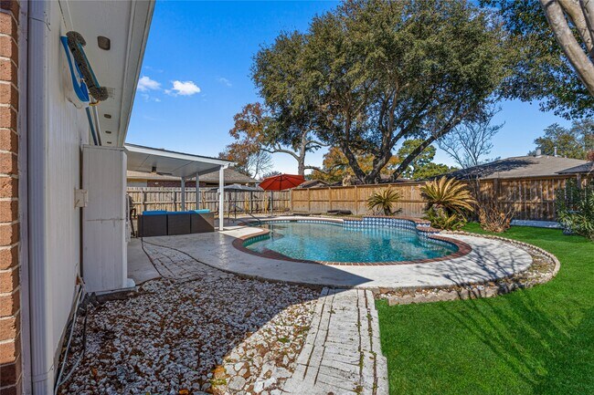 Building Photo - 16406 Cypress Valley Dr