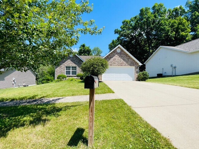 Building Photo - Great 3 Bed 2 Bath House with Garage!!