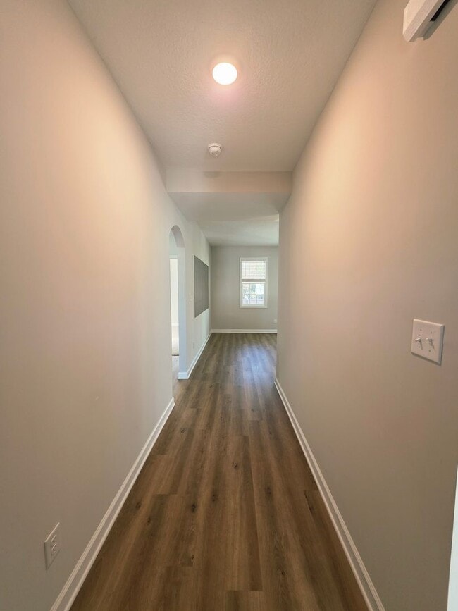 Building Photo - 4 Bedroom #3 Bath Towne Pointe