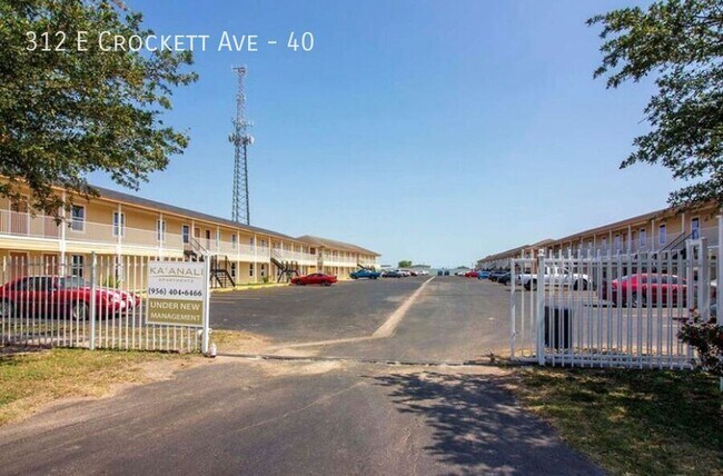 Building Photo - 312 E Crockett Ave