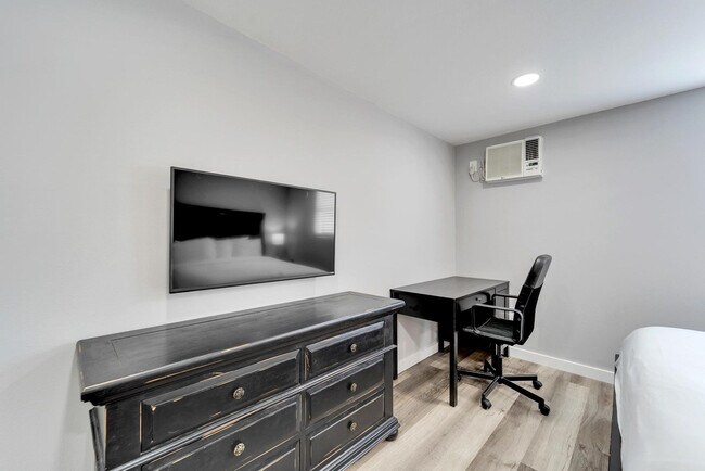 Building Photo - 8820 Rocky Creek Dr