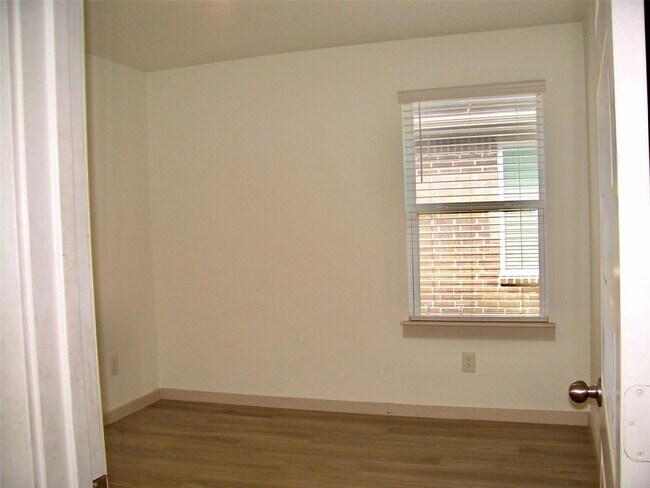 Building Photo - 819 Teal Moon Dr