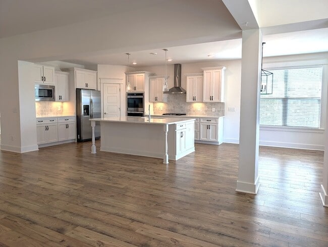 Building Photo - 2001 Largo Ct