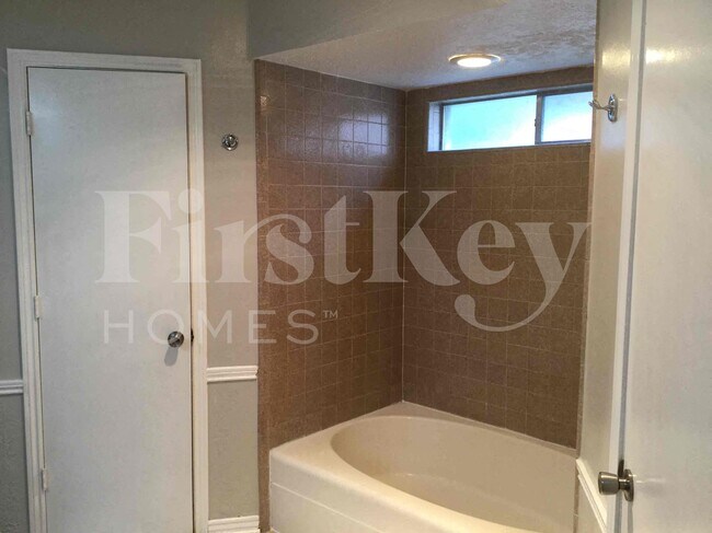 Building Photo - 12906 Elmington Ct