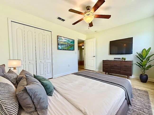 Building Photo - Upscale and modern 5bedroom/2.5bath home in Festival Community!