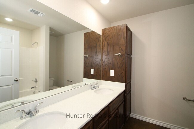 Building Photo - Truly Exceptional!