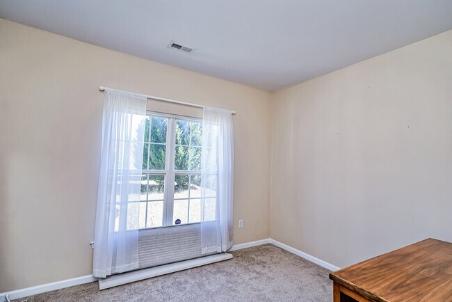 Building Photo - 545 Smoothstone Dr