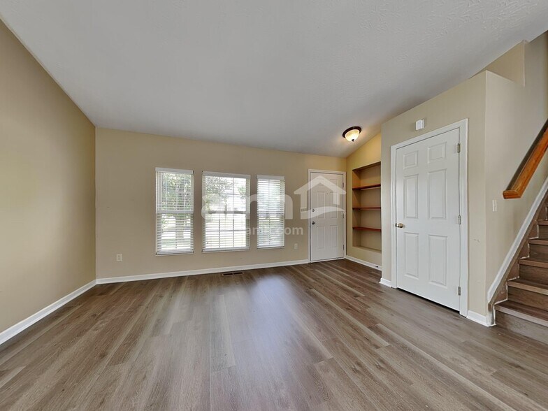 Building Photo - 161 Lakeview Dr