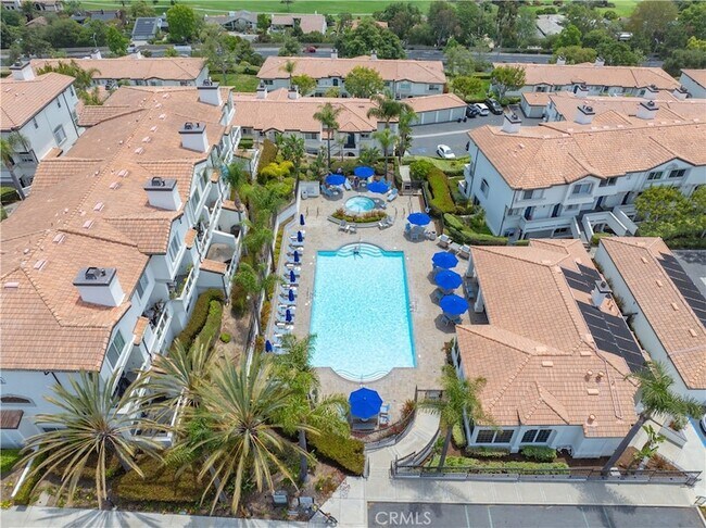 Building Photo - 30902 Club House Dr