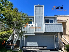 Building Photo - 409 Camelback Rd