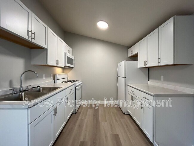 Building Photo - 877 N 26th St